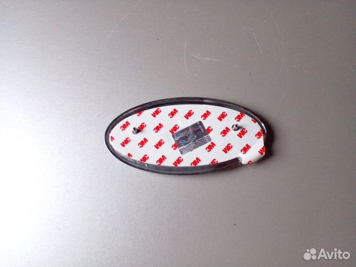 Эмблема решетки радиатора Kia Sorento XM новая