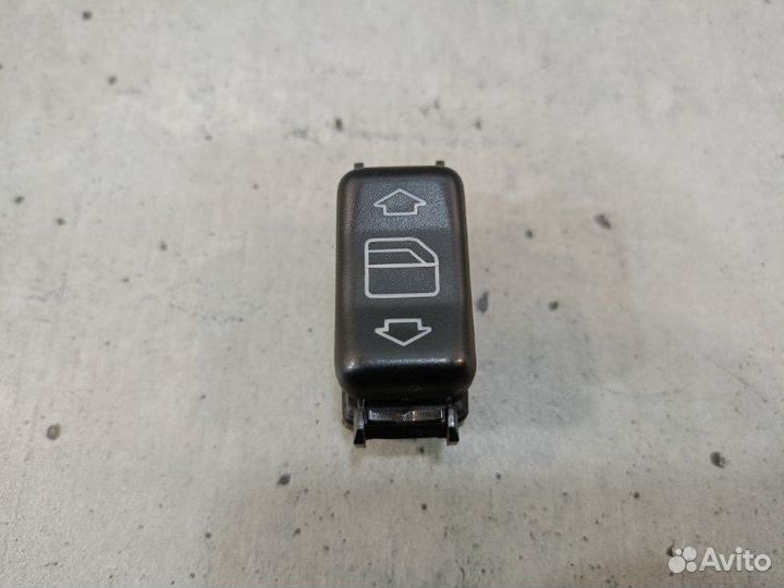 Кнопка стеклоподъемника Mercedes E230 W124 102.982