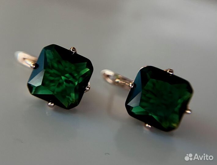 Серьги с камнем