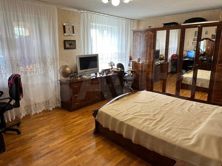 4-к. квартира, 130,5 м², 2/10 эт.