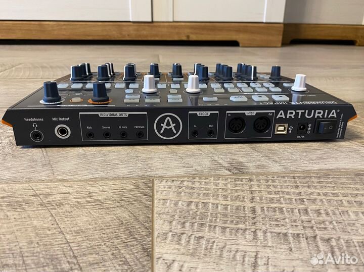 Драм-машина Arturia DrumBrute Impact