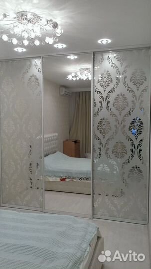 Шкаф купе зеркальный с узором