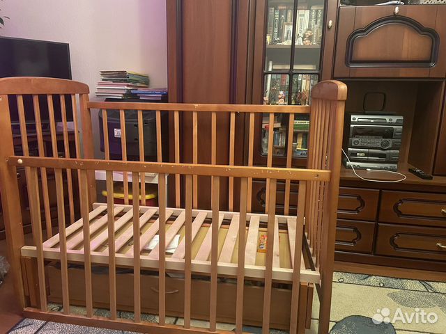 Кровать детская с маятником