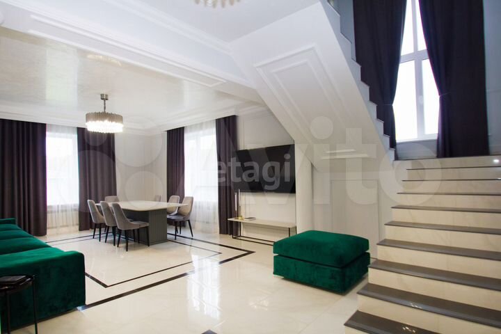 Дом 270 м² на участке 8,6 сот.