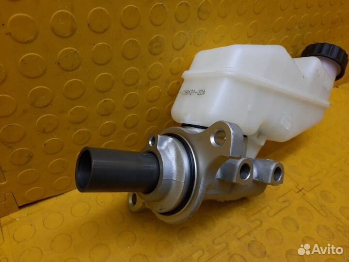 Б/У главный тормозной цилиндр В хорошем состоянии