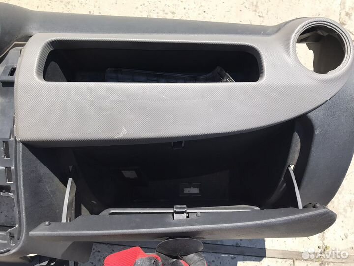 Торпедо Renault Logan