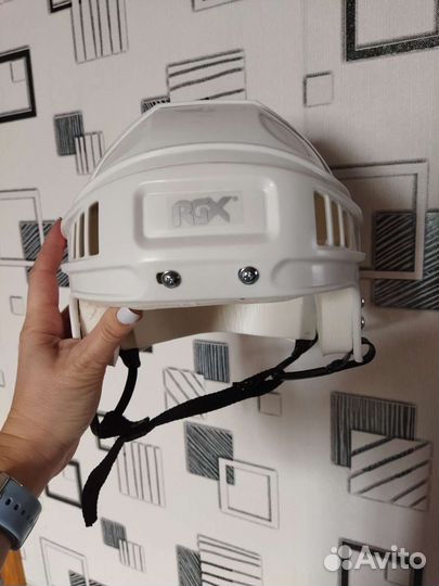 Хоккейный шлем