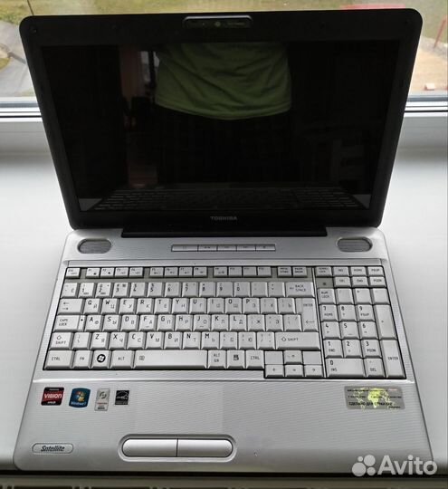 Ноутбук нерабочий Toshiba satellite l500d-16q