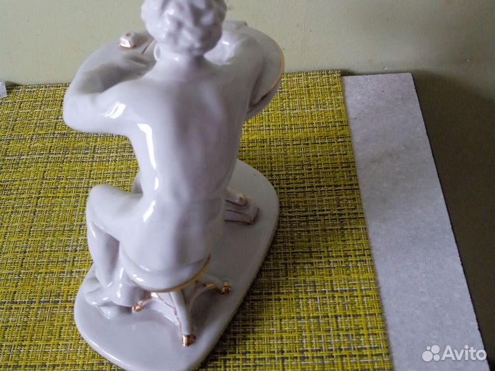 Статуэтка фарфор Пушкин в юности