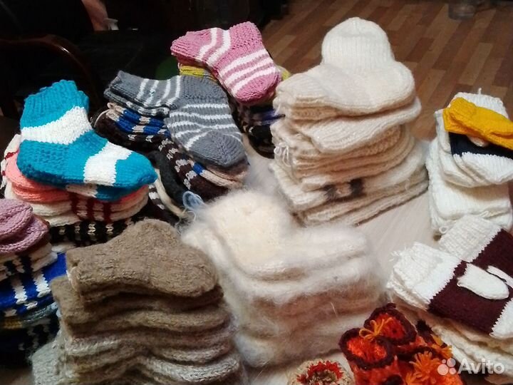 Вязанные носки и рукавицы