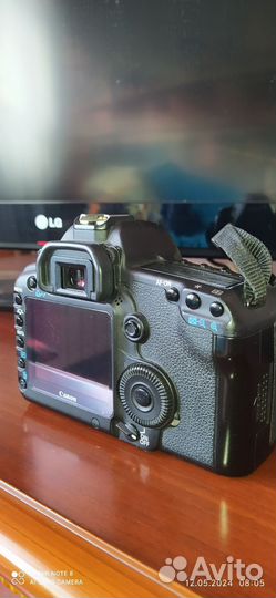 Зеркальный фотоаппарат canon 5D mark ii