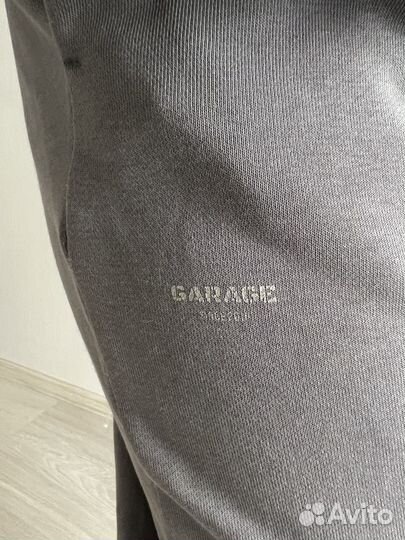 Garage est костюм