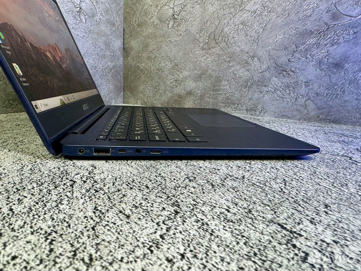 Ноутбук asus на Core i5-7200U/ 940MX/ IPS