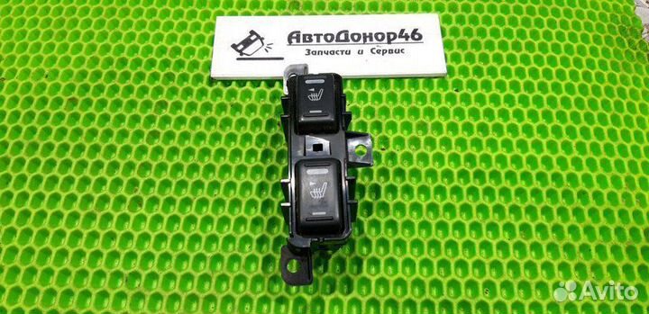 Кнопки обогрева сидений Nissan Tiida C11