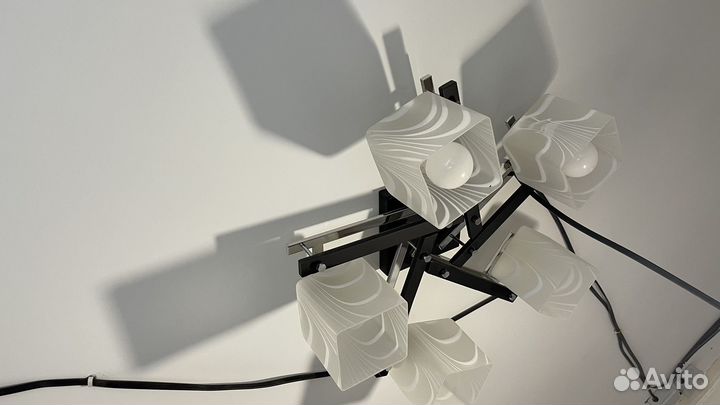 Люстра в хорошем состоянии