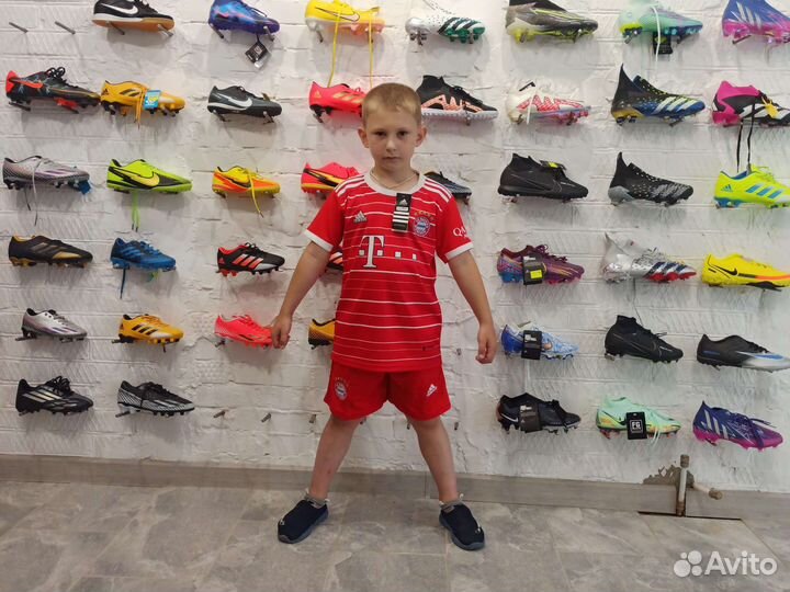 Детские бутсы и форма (Bayern Munich)