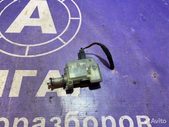 Активатор замка крышки бензобака Volkswagen