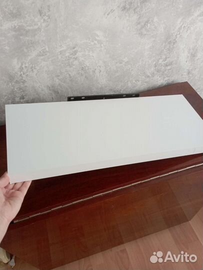 Полка со скрытыми креплениями