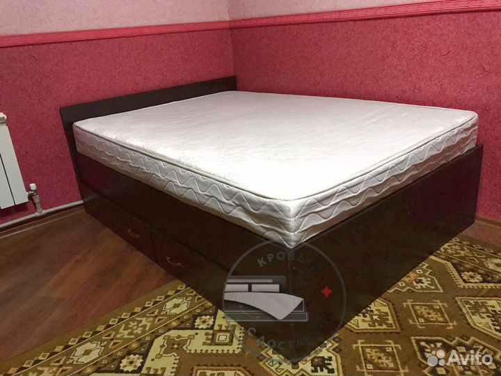 Кровать