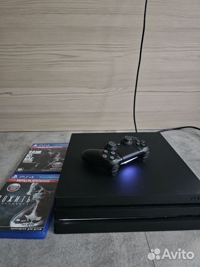 Sony Playstation 4 Pro 1TB (CUH-7008B)