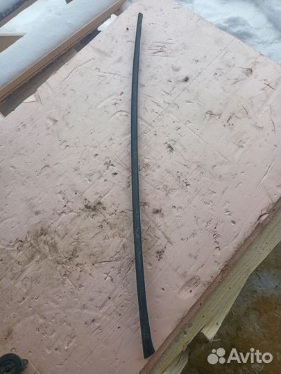 Молдинг лобового стекла левый Volkswagen Passat B6