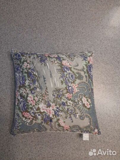 Подушка новая перьевая фабричная