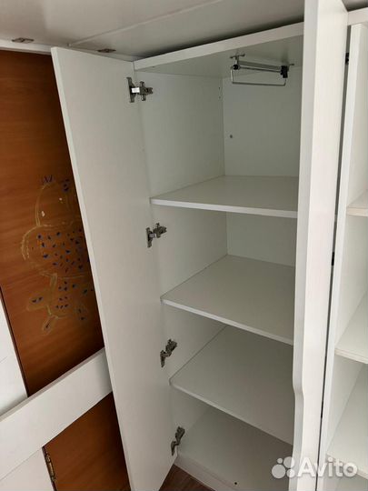 Стенка детская с кроватью и столом