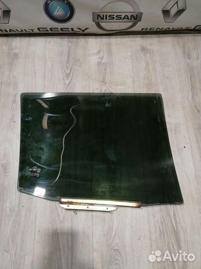 Стекло боковое двери Geely MK cross Лев