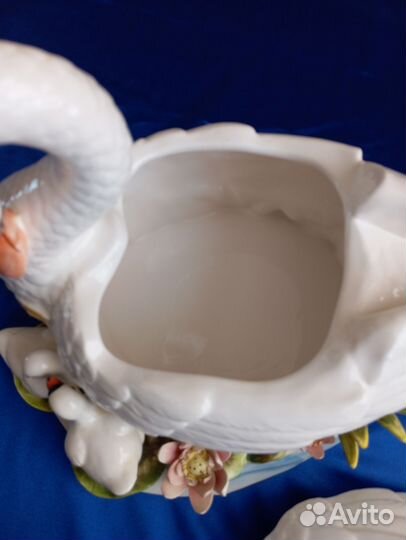 Супница Лебедь