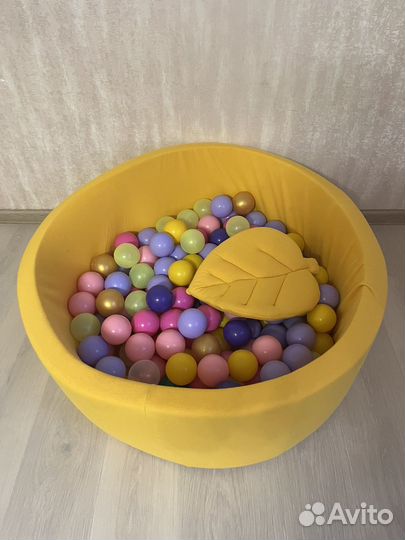 Сухой паролоновый бассейн с шариками