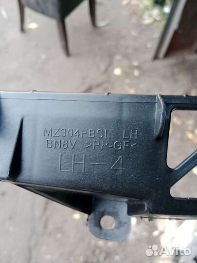 Кронштейн фары левая mazda 3 BK 2002-2008 седан