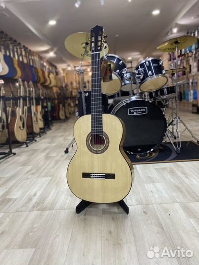 Классическая гитара Martinez