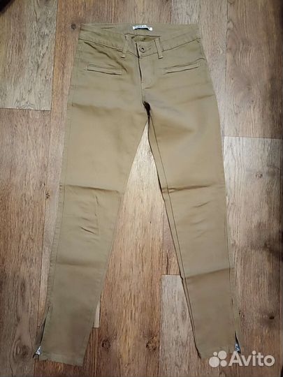Джинсы новые