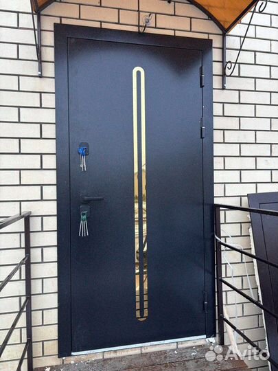 Дверь входная с фрамугой