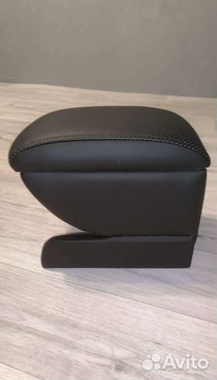 Подлокотник для машины