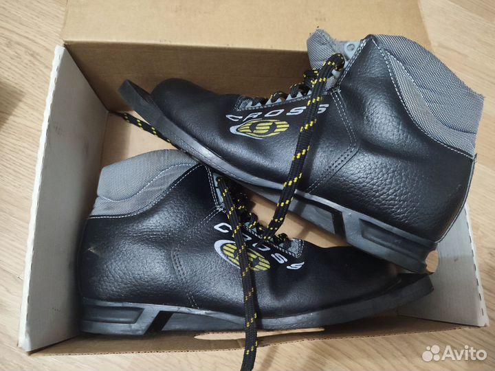 Лыжные ботинки