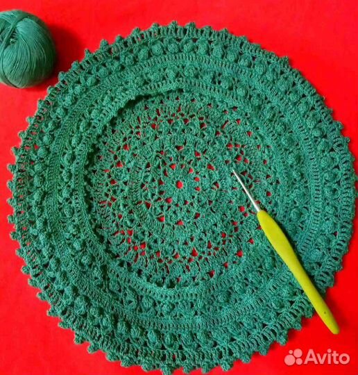 Берет связан крючком