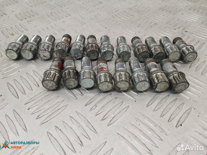 Болт колесный Mercedes-Benz C-Класс A204323290064