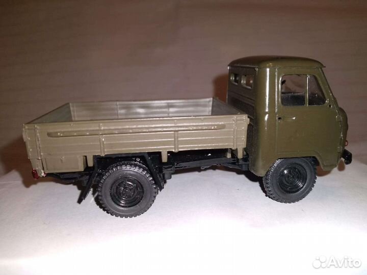 УАЗ 452 бортовой 1:43