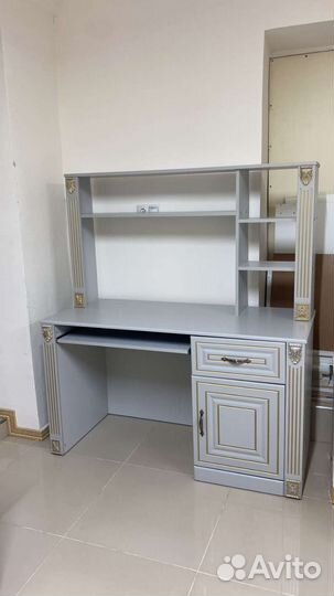 Письменный стол на одного