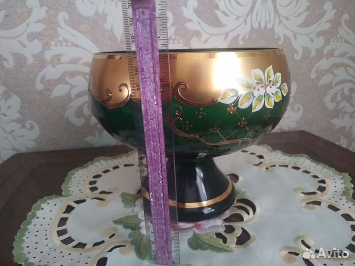 Ваза для фруктов на ножке