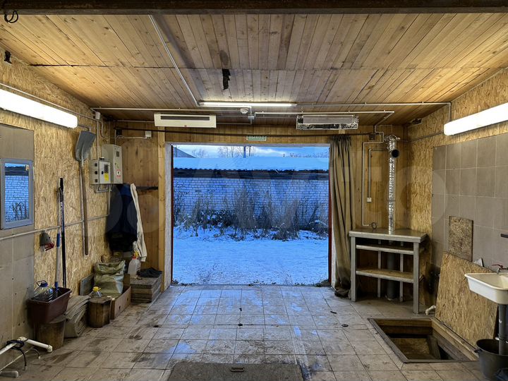 Гараж, > 30 м²