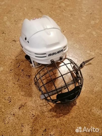 Детские хоккейные шлем и коньки