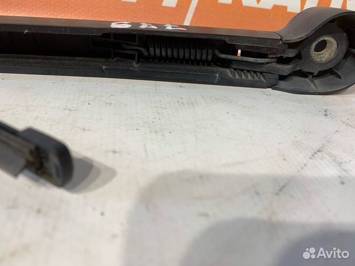 Щеткодержатель задний Volkswagen Passat B7 2013