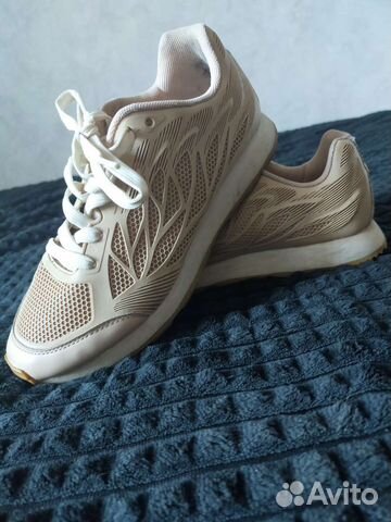 Кроссовки женские