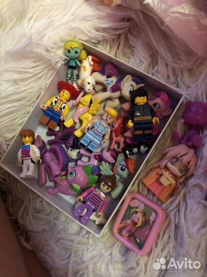 Игрушки киндер и пони