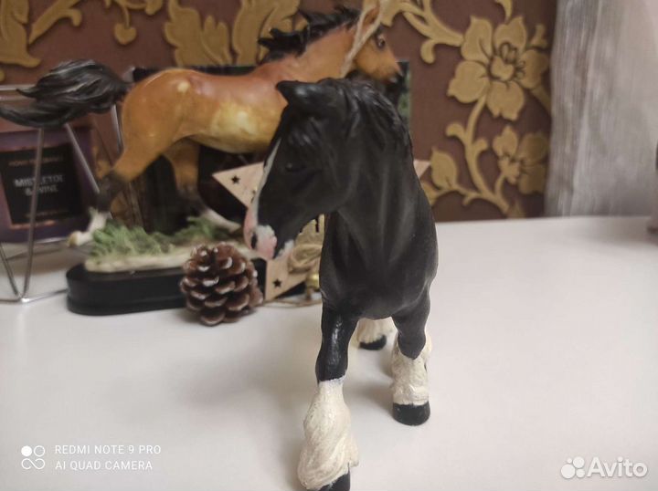 Фигурка лошади