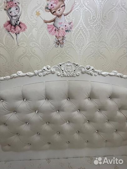 Кроватка детская с маятником