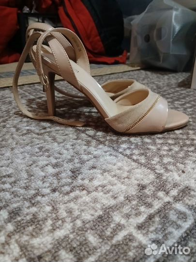 Босоножки 38