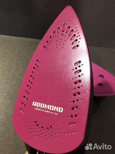 Беспроводной утюг Redmond RI-C234